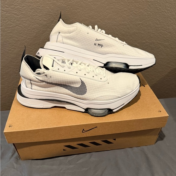 NEW Nike Air Zoom Type SE White Black
Mens Size 13 - Picture 2 of 2